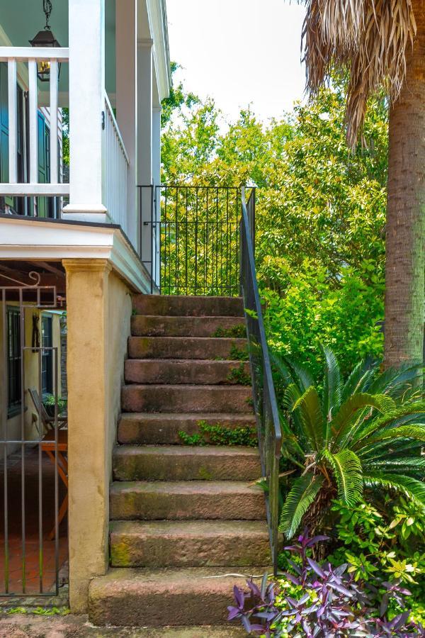 The Most Charming Old Brick Alley In Charleston Exteriör bild